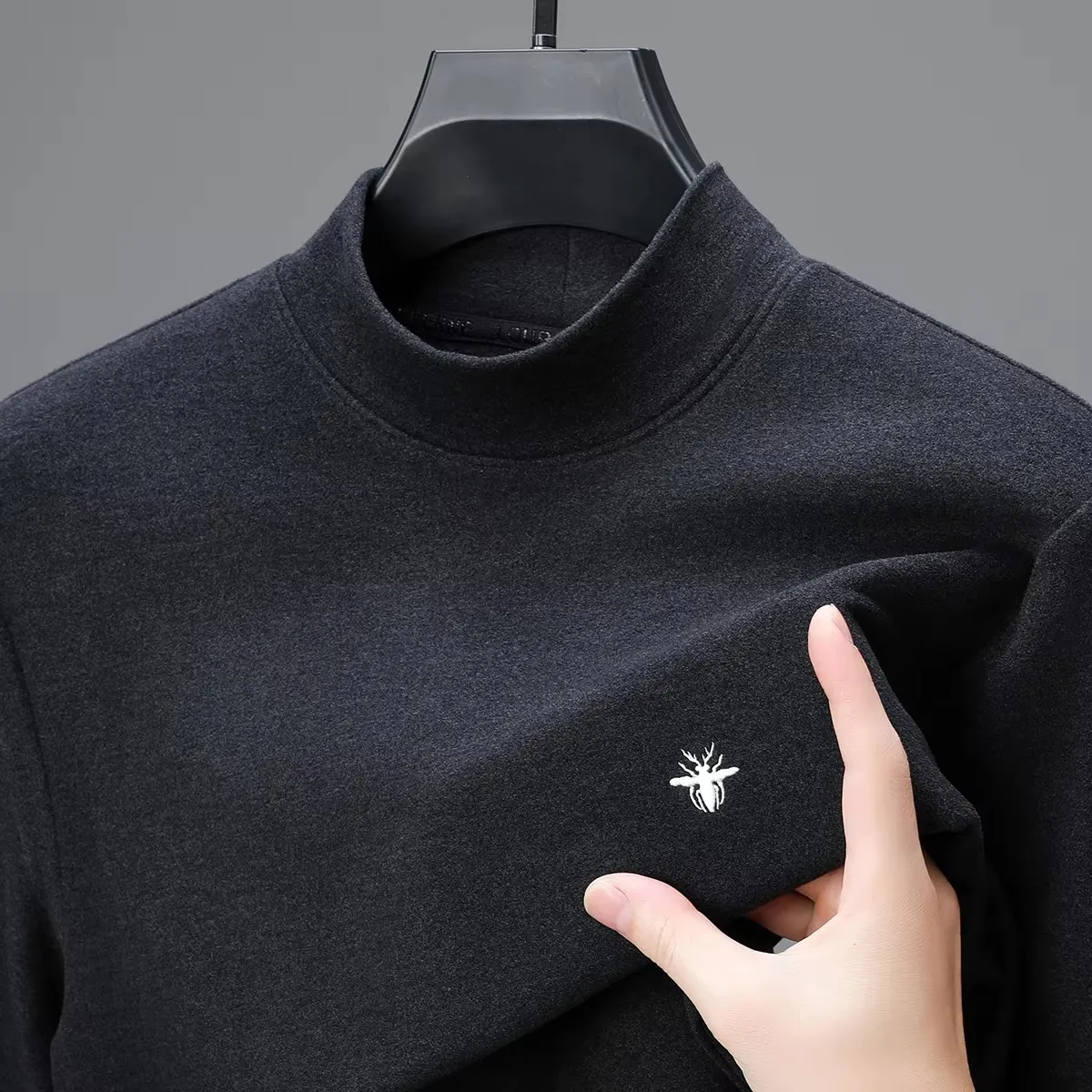 Light luxury brand men's long sleeved T-shirt bee embroidery half high neck German velvet spring and autumn warm casual pullover