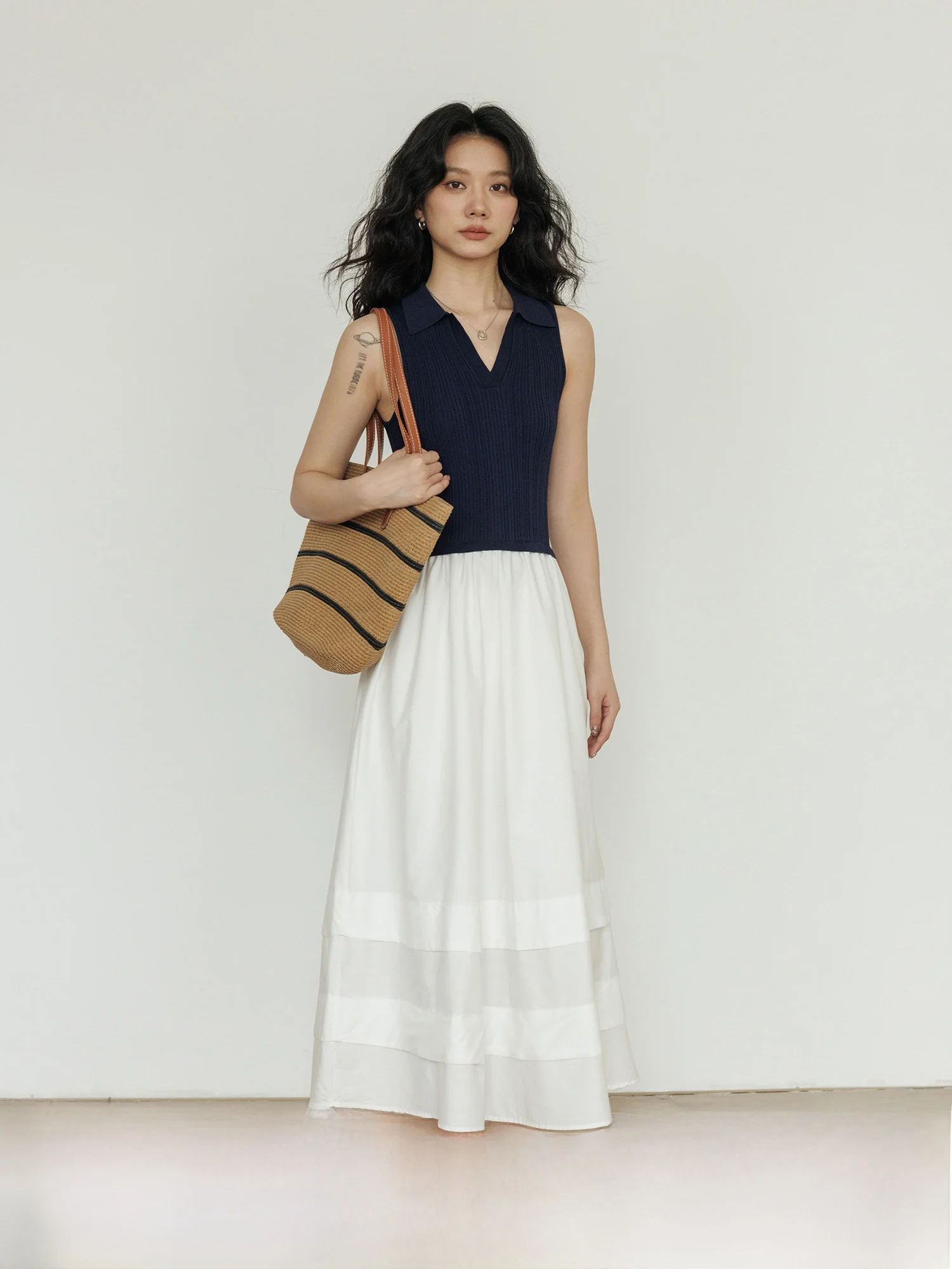 

Summer Knitted Patchwork Dress Women's Design Sensation 2026 New High-End Commute Casual A-Line Long Dress V-Neck Sleeveless