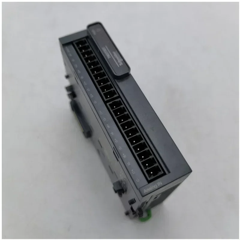 NEW ORIGINAL TM3TI8T Analog input module, Modicon TM3, 8 temperature inputs (screw) 24 VDC