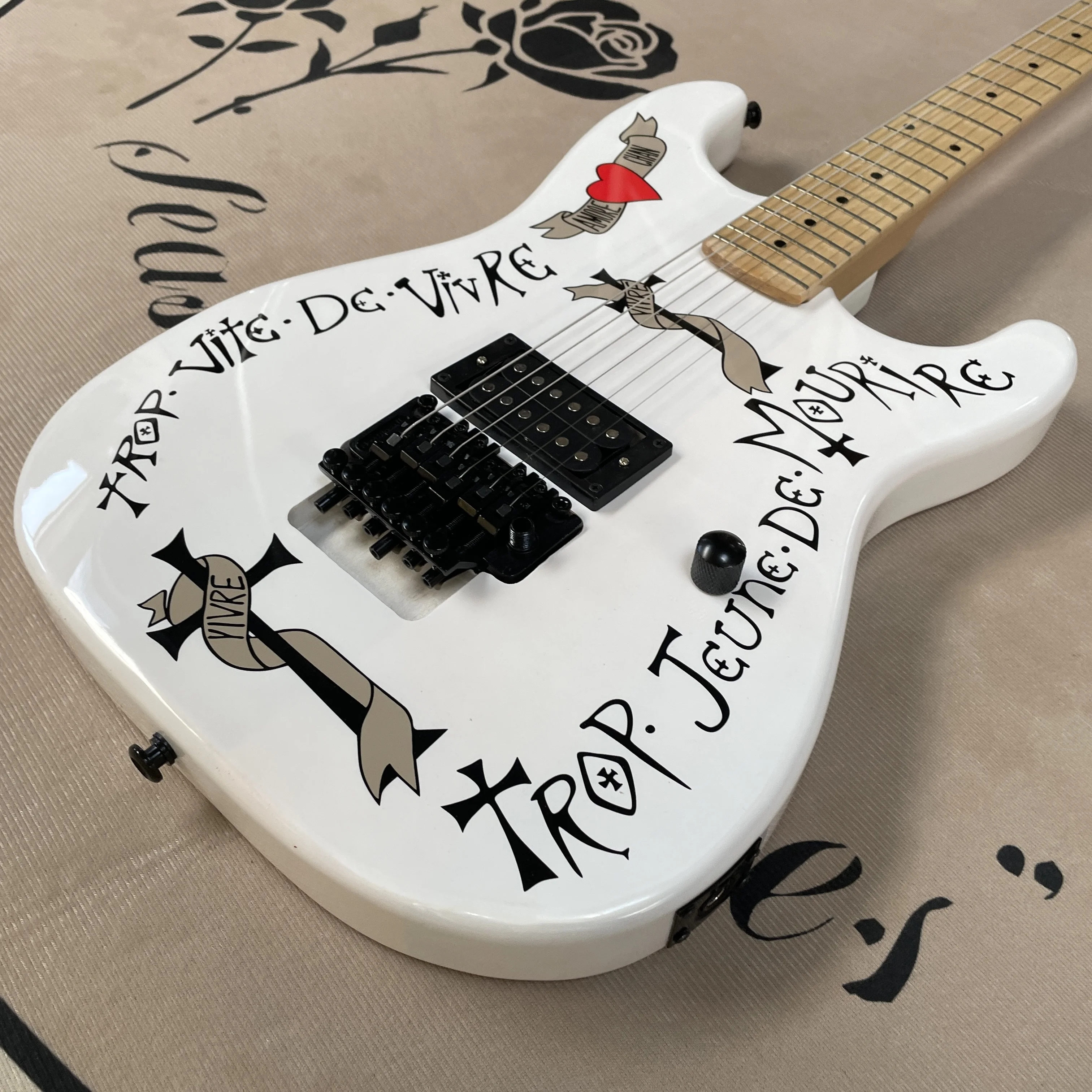 6 Strings White Floyd Electric Guitar with Maple Fretboard,22 Frets guitars balck hardware guitarra view 2