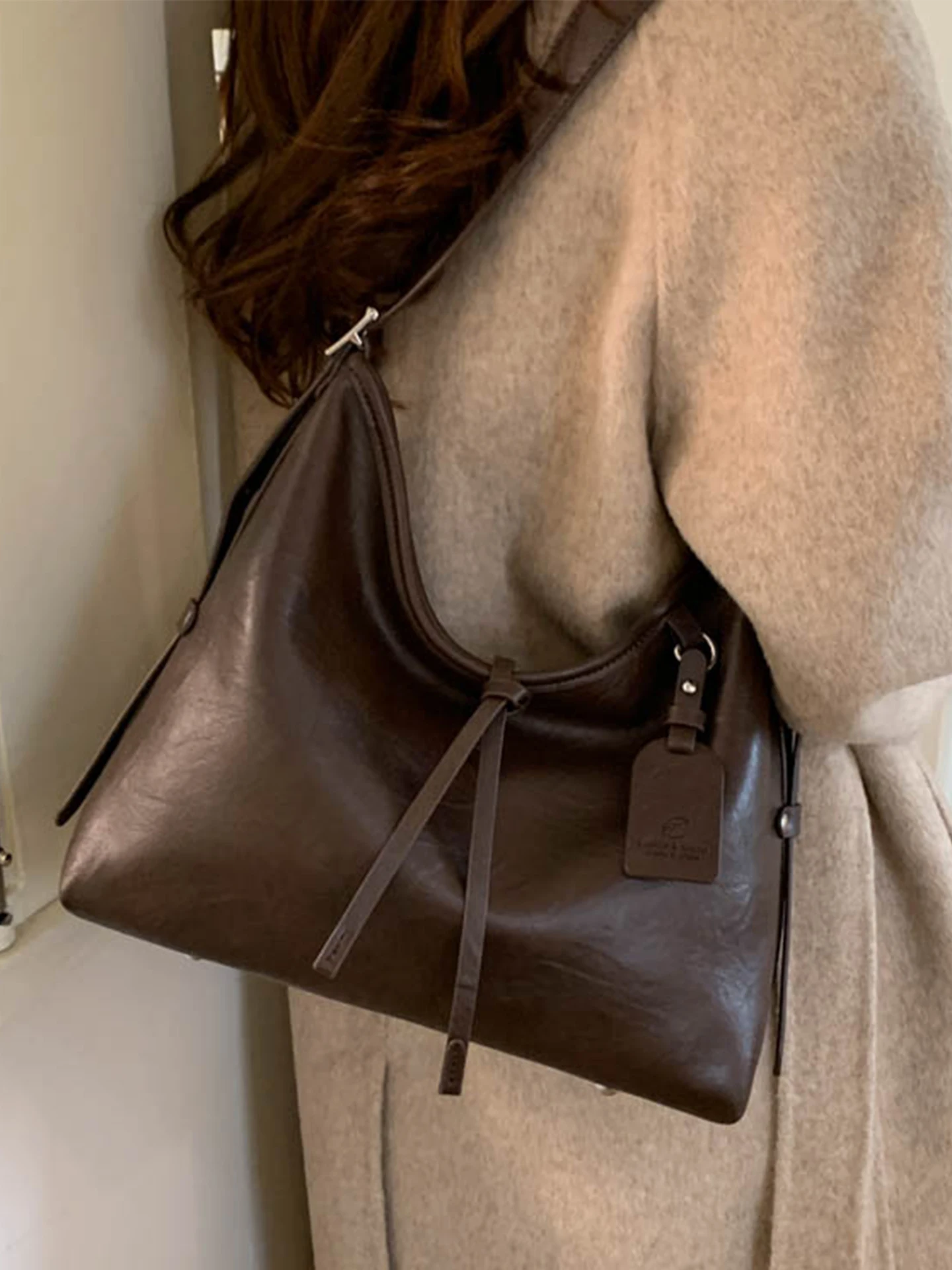 

Вместительная женская сумка через плечо, повседневная сумка-тоут на одно плечо, модная городская сумка в стиле ретро, осенне-зимняя новинка 2025 года