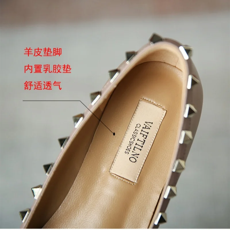 Lacquer Leather Pointed Flat shoes Women 2024 Trend Black Shallow Mouth Temperament Rivet Fashion Girl Flat Sole Single Shoes