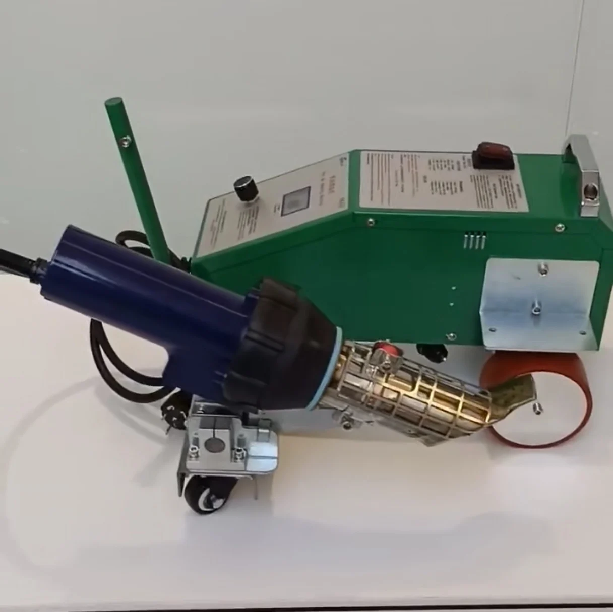 

Новинка 2026 года: Сварочный аппарат для бассейнов LIUDU TOP2000D напрямую от производителя