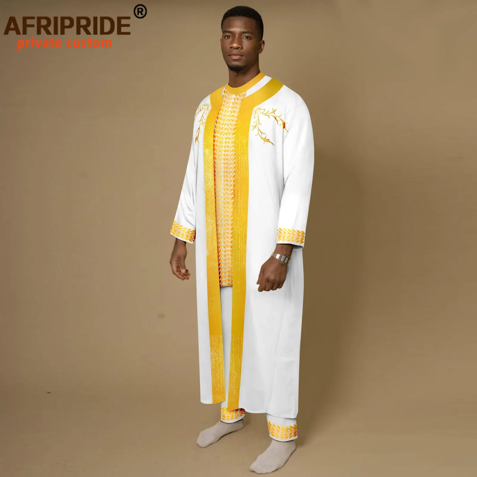 African Men Clothing Embroidery Agbada Robes Shirts and Pants 3 Piece Set Dashiki Wear Traditional Garments for Wedding 2416084