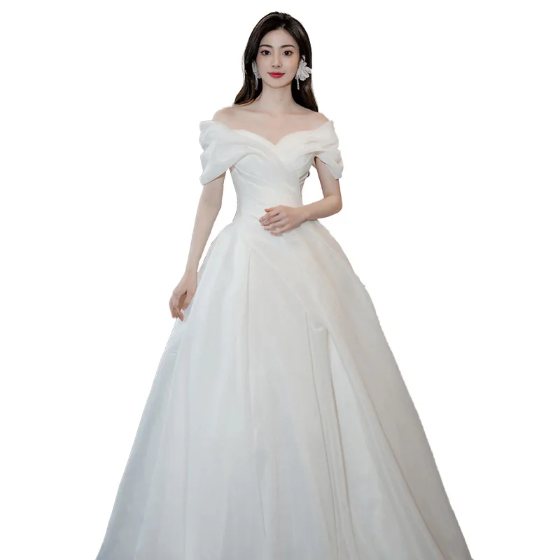 ชุดแต่งงานสไตล์ฝรั่งเศสแบบเรียบง่าย ปี 2026 แบบใหม่ ไหล่เดียว ผ้าซาติน ผ้าหลัก ไซส์ใหญ่ เรียบง่าย เหมาะสำหรับงานกลางแจ้ง ถ่ายรูปท่องเที่ยว