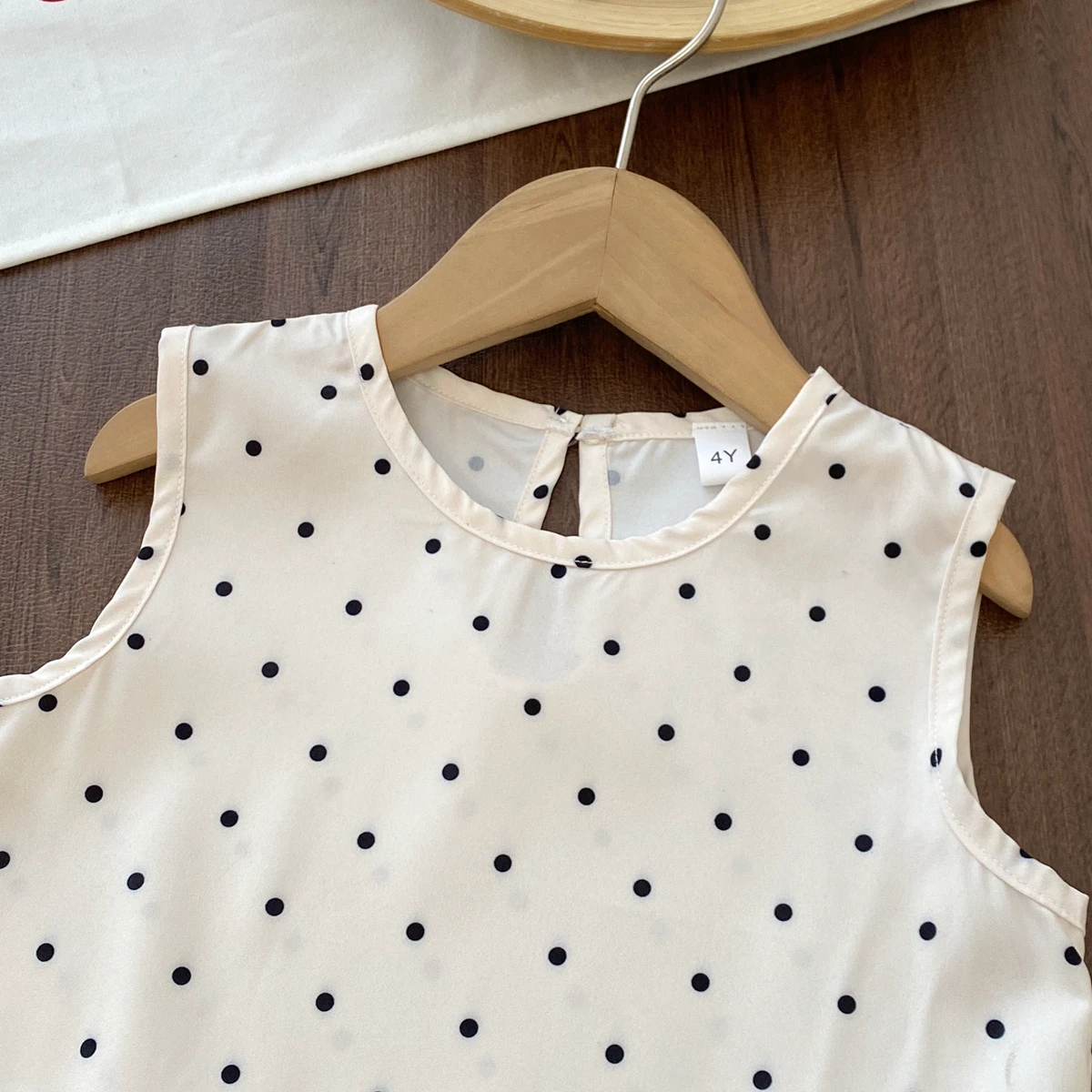 Sommer-Kinderanzug Neue Mode Ärmellose Polo-Spitzenweste Weite Hose 2-teiliges Set Koreanische Kinderkleidung – Detail 4