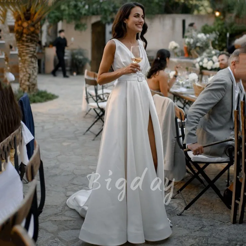 Vestido De novia elegante De línea a con cuello en V para mujer, vestido De novia con espalda abierta, plisado De satén, tirantes finos, tren De barrido