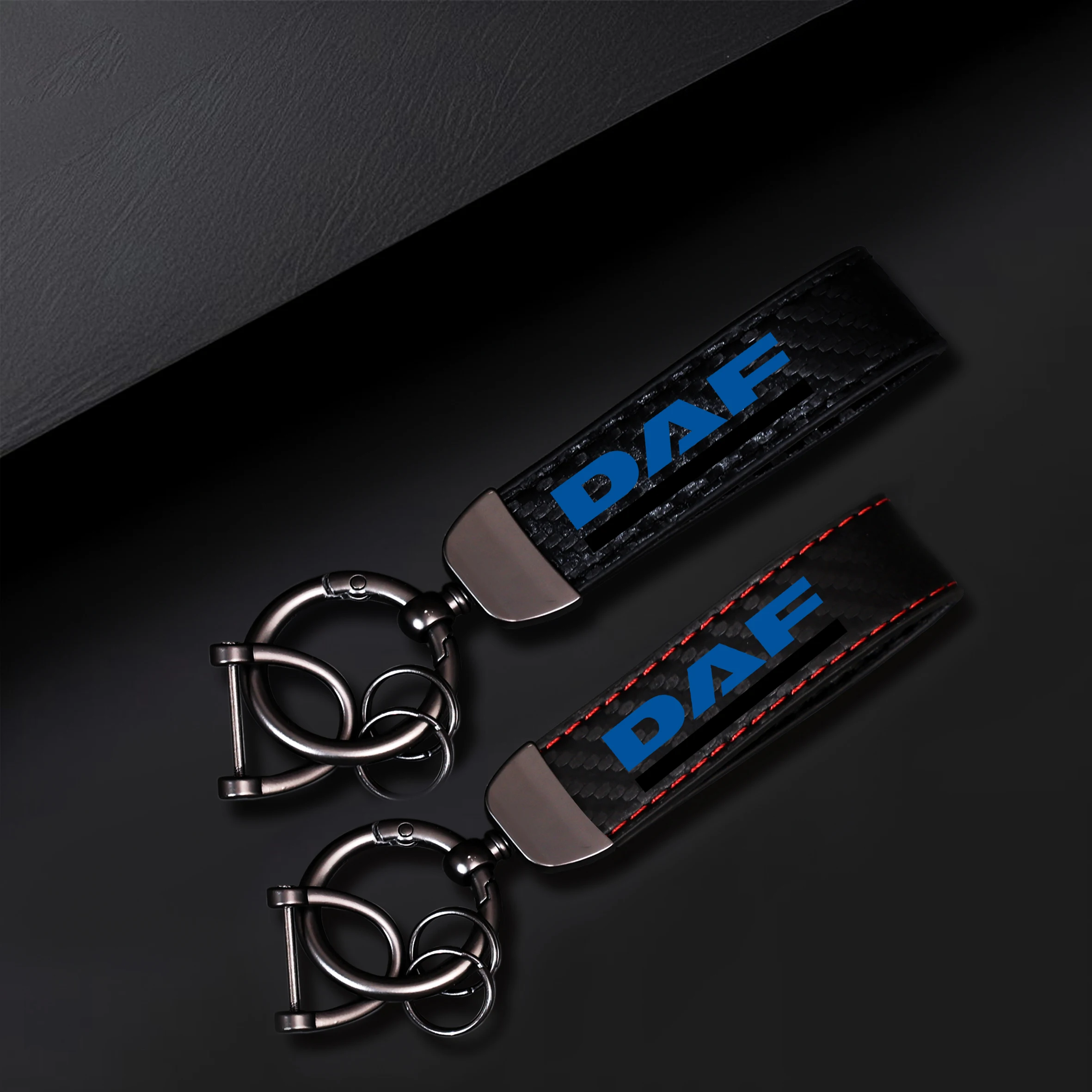 Adecuado para llavero de fibra de carbono DAF con gancho de metal: líneas negras y rojas, accesorios duraderos para llaveros para entusiastas del coche, smoo