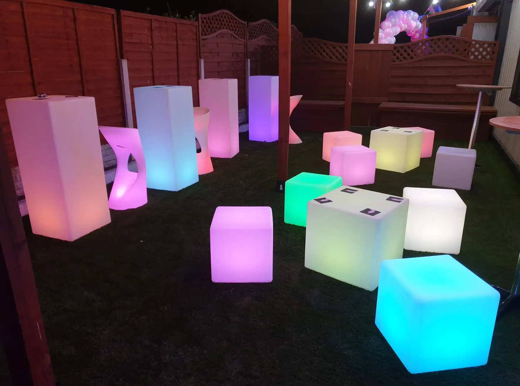 البلاستيك مربع طويل القامة بار Led عمود مربع العمود الزفاف طاولة كوكتيل ملهى ليلي قابلة للشحن Led الأثاث #3