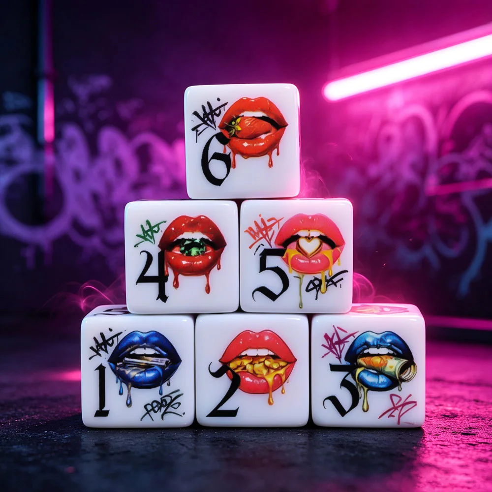 12 Stück 16MM D6 Bedruckte Würfel Weiß 6-Seitig Graffiti Tropfende Lippen Geldmund-Druck Street Art DND RPG Tischspiel Party-Deko