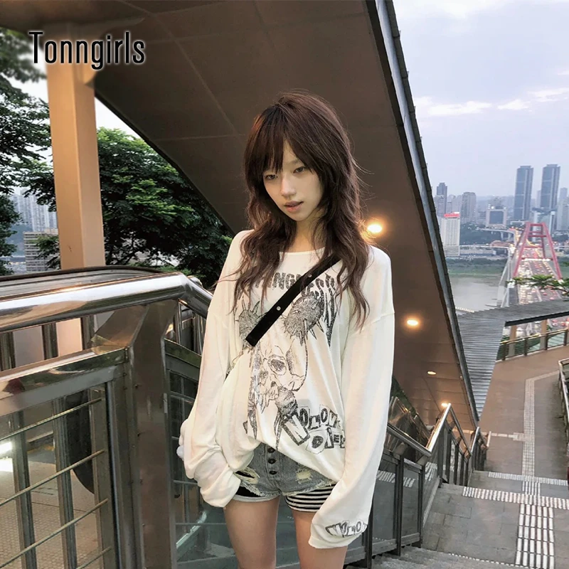 

Tonngirls Japanese Vintage T-shirt Women Loose Casual Print Graphic Tops Y2k Grunge Tops Broke Hole Tee Tops American Retro
