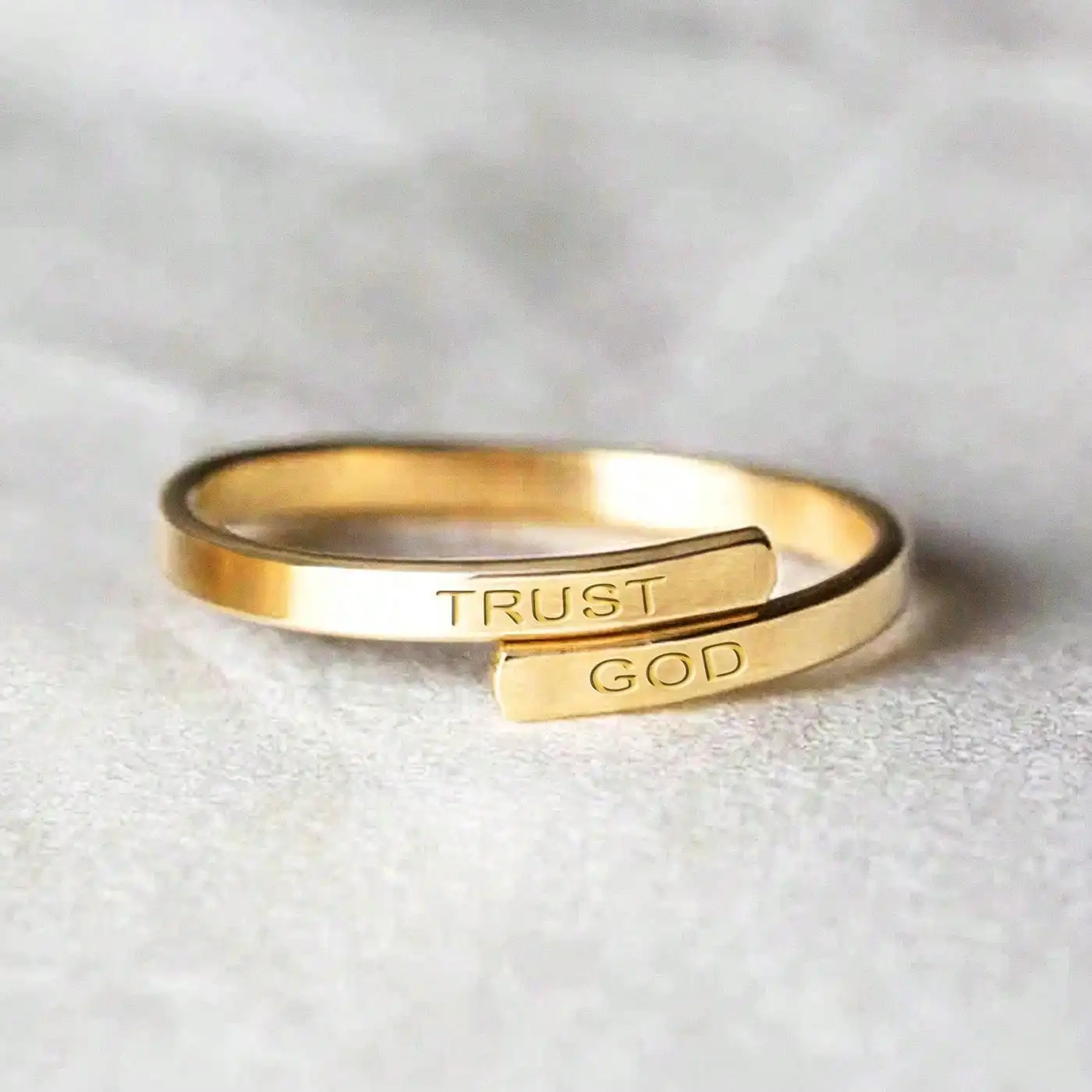 Anillos ajustables de acero inoxidable de dos capas con la inscripción "TRUST GOD" para mujeres y hombres, talla única, dos capas superior e inferior.