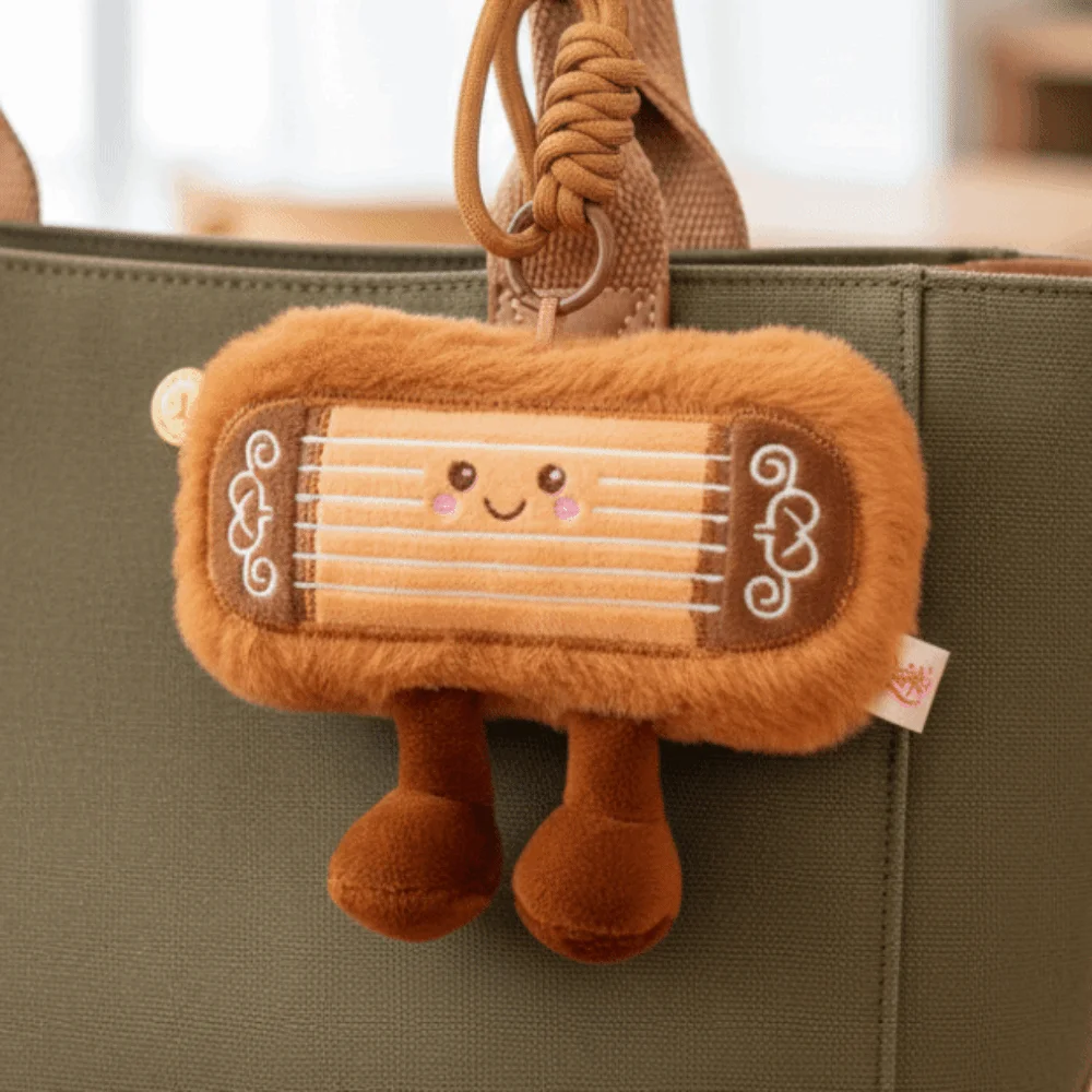 Simpatico portachiavi con strumento simulato Kawaii morbido ciondolo con cetra cinese farcito ciondolo Guzheng cartone animato regalo di Natale