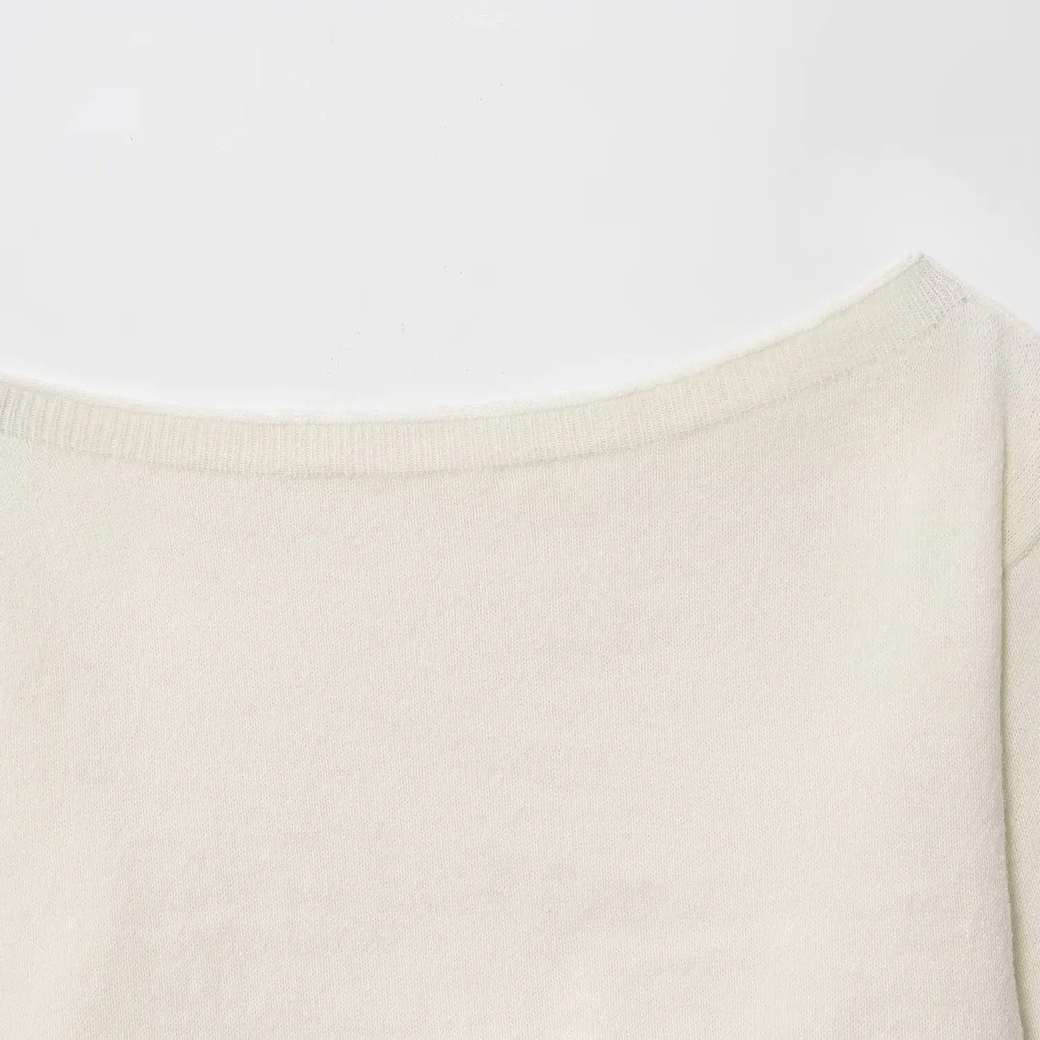 

Korejepo New Women Clothing European and American Style Fashionable Off Shoulder Loose Fit One Shoulder Base Sweater