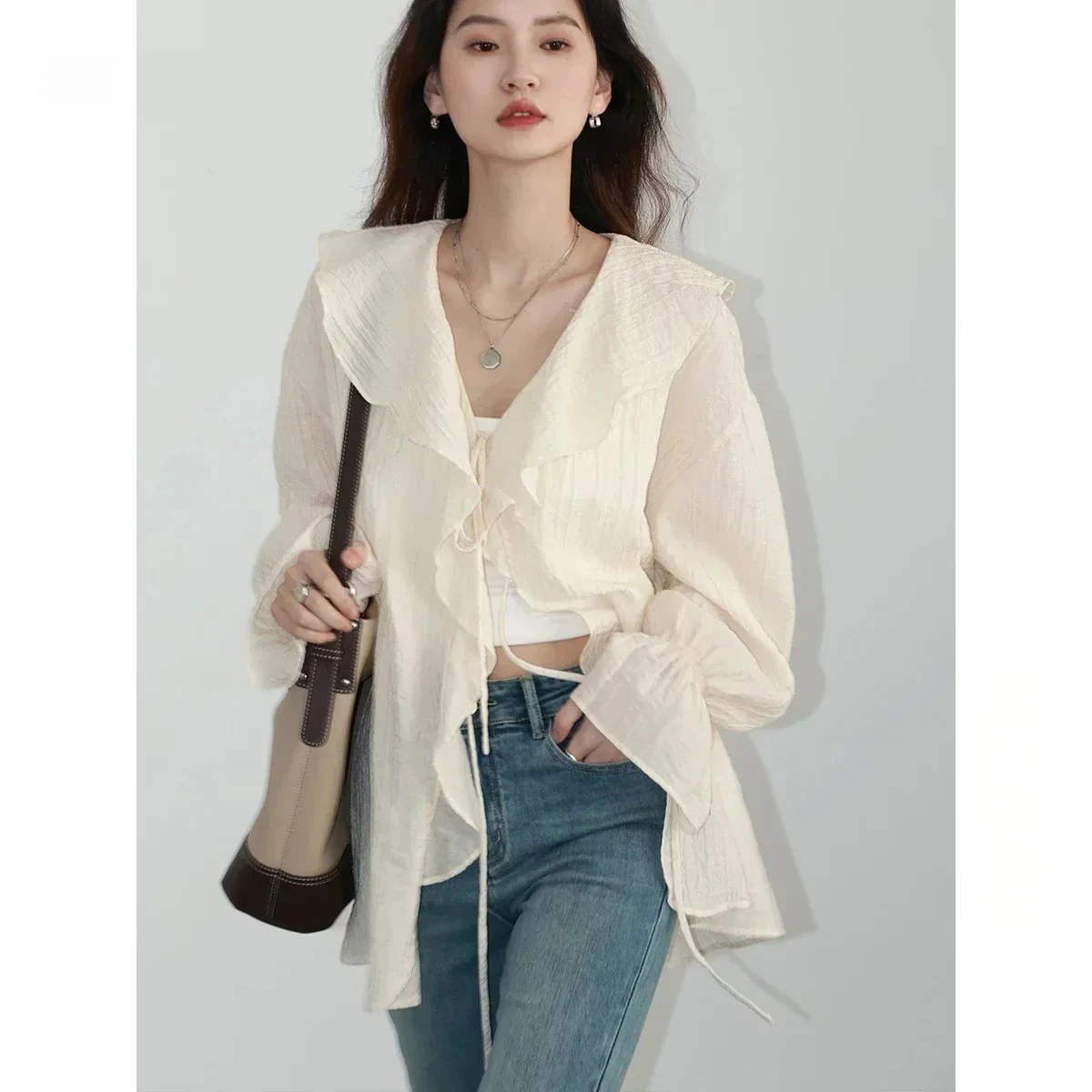 

Осенние новые женские рубашки, свободные повседневные блузки с рюшами по краям, женские рубашки средней длины на шнуровке с v-образным вырезом