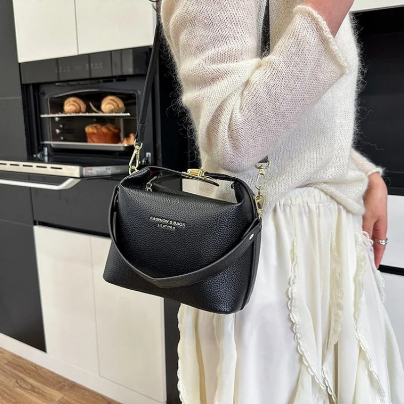 

Luxury Leather Shoulder Bag For Ladies Handbag Crossbody Tote By Famous Designer Popular Elegant Classic Chic