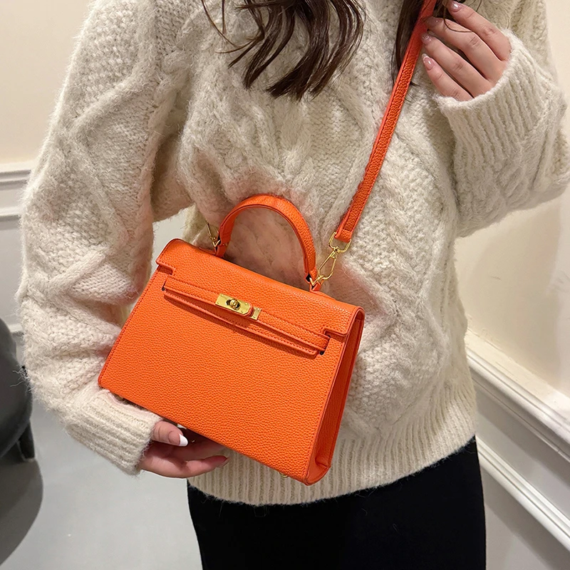 

Large Capacity Minimalist Vintage Backpack Bag for Commuter Use with Solid Color Fashionable Simple Design