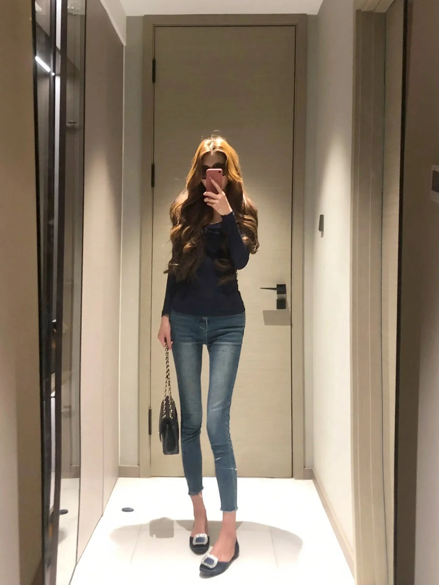 

Джинсы с высокой талией, облегающие, в корейском стиле, укороченные (до щиколотки), с эффектом подтяжки бедер, универсальные, стройнящие, женские