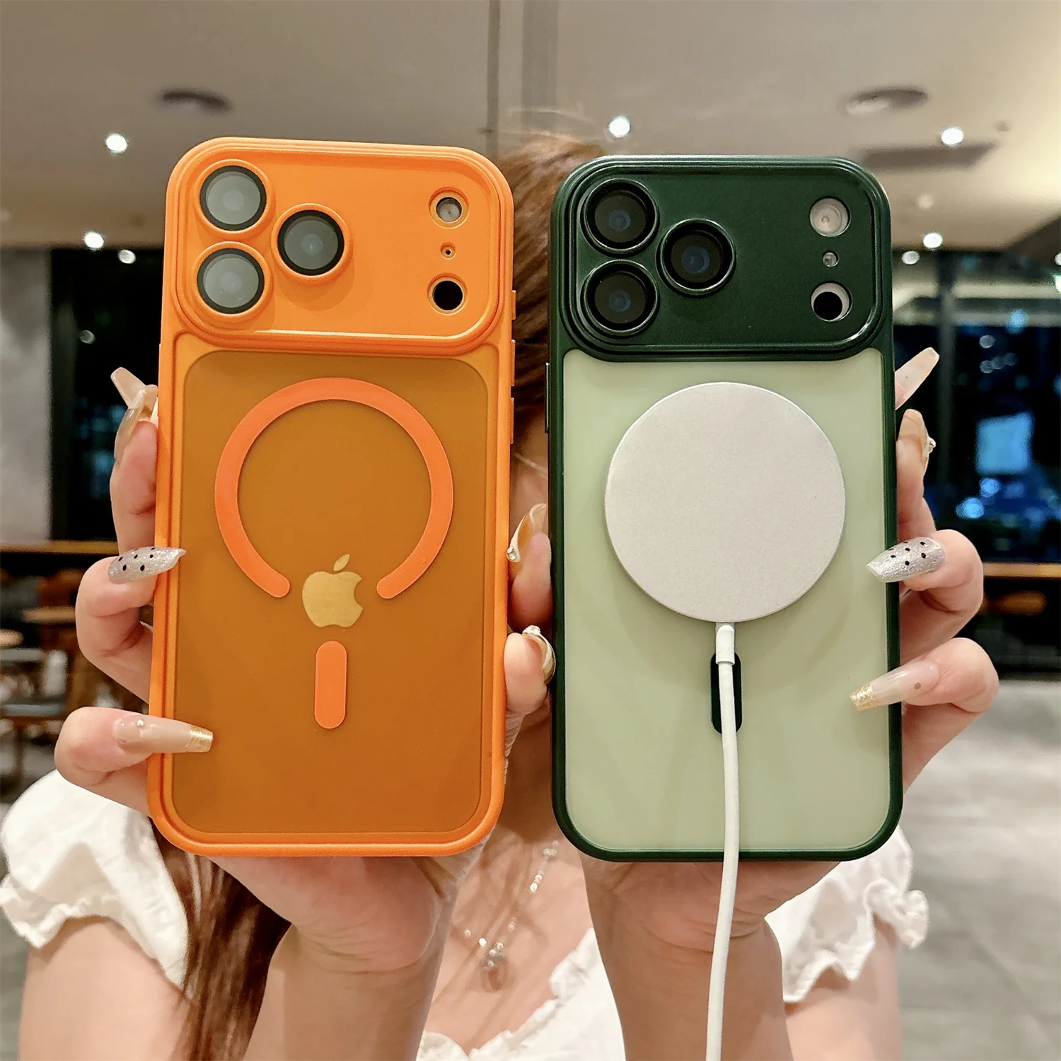 حافظة مغناطيسية فاخرة غير لامعة شفافة مضادة للصدمات لهاتف آيفون 16 15 17 برو ماكس بلس غطاء شحن لاسلكي Magsafe