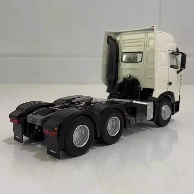 

Original Factory 1:36 Scale TH7 HOWO MAX Tractor Simulation Alloy Model Vehicle Toys Display Gifts Decoration Collection