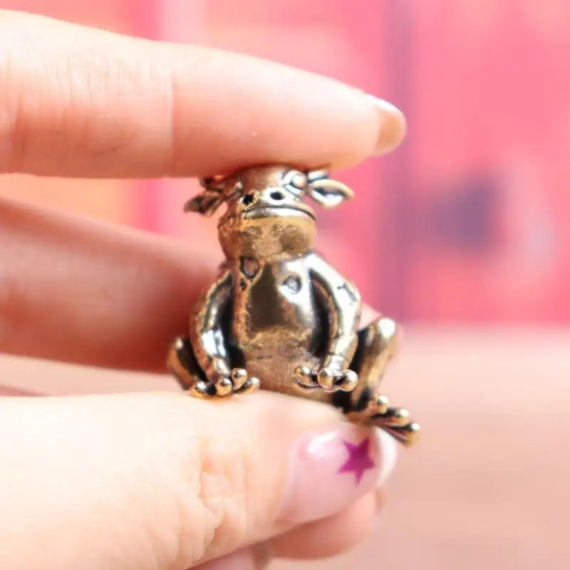 Vintage Brass Bull Head Frog Statue Lucky Animal Figurine Collectible Desktop Ornament Tea Pet Home Office Decor Craft Display