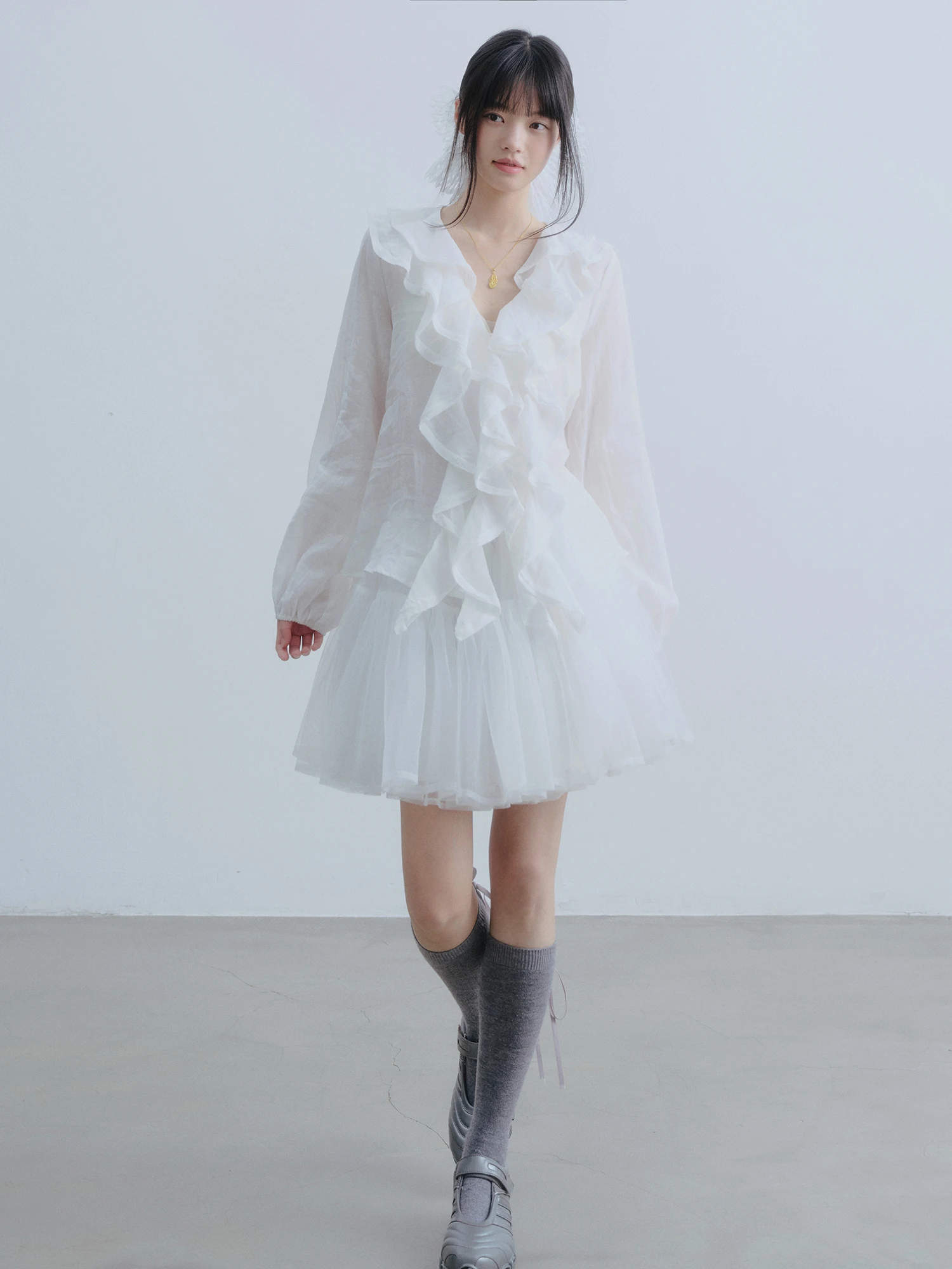 

Женская дышащая льняная блузка Dirl White Lace Poem Gentle Wind свободного кроя с длинными рукавами, V-образным вырезом и декоративными элементами, для повседневной носки