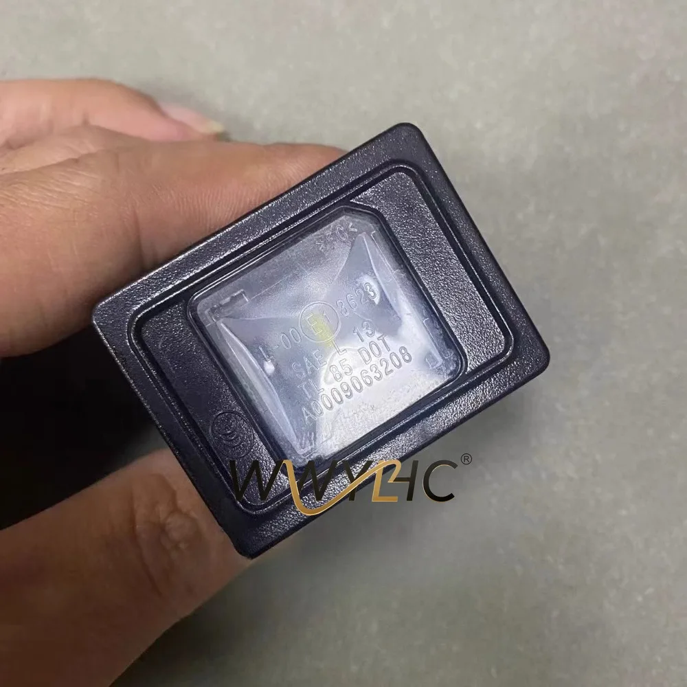 Suitable for Mercedes-Benz 448GLCGLBGLEA180LC200LGLK300GLA200CLA200 Rear License Plate Light