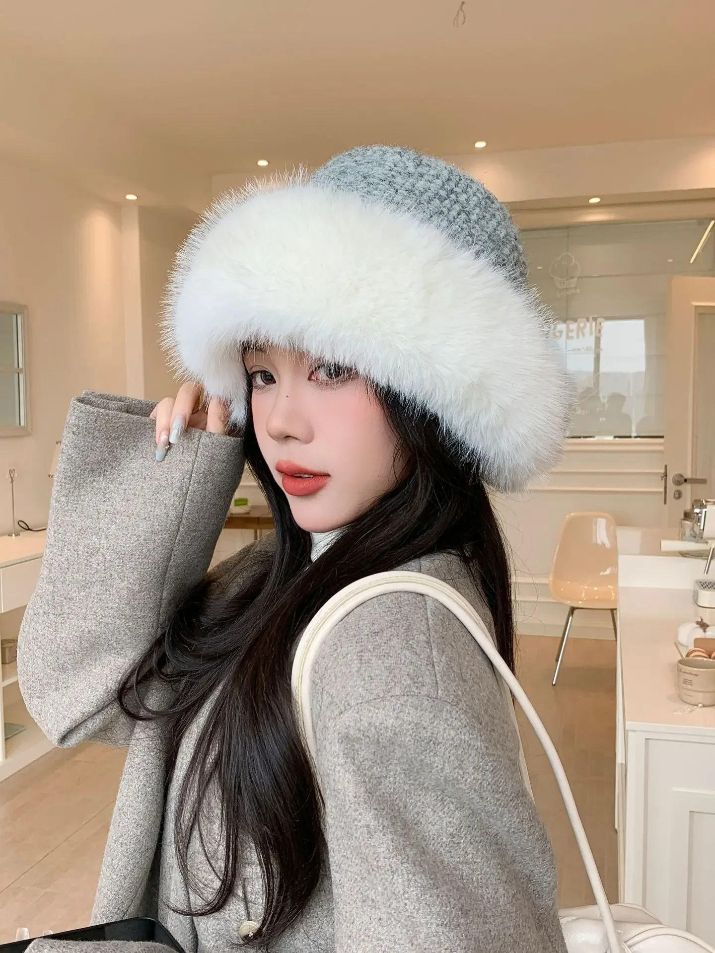 

Fluffy Fur Russian Hat Fashion Fisherman Hat for Women Winter Plush Ear Protection Cap Windproof Warm Winter Hat Hot Bucket Hats