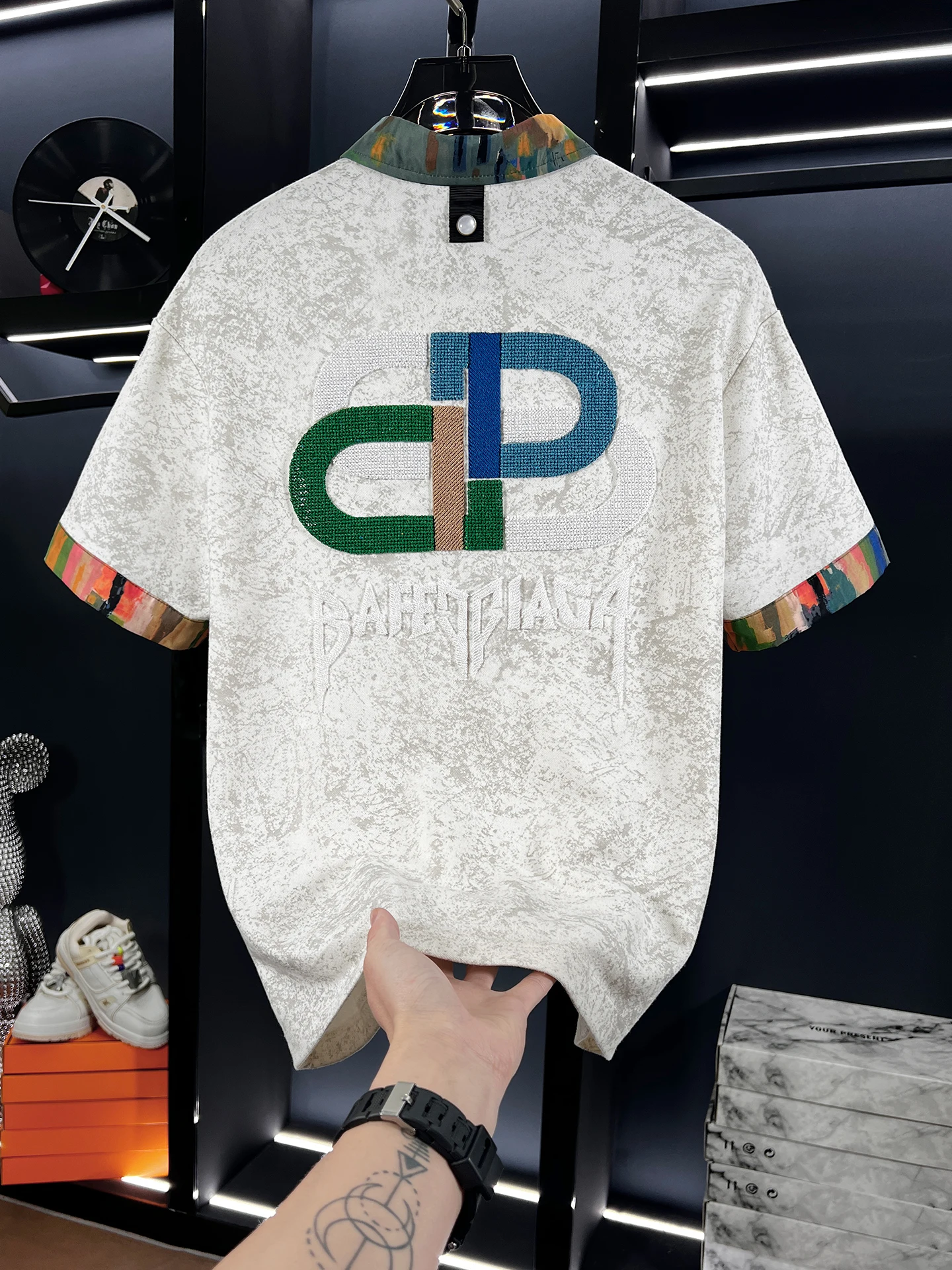 

Мужская футболка премиум-класса с отложным воротником, повседневная летняя футболка, модная молодежная модель с геометрическим узором, приталенный крой.