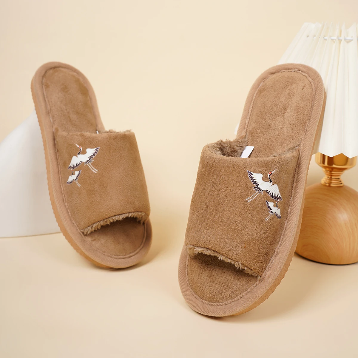 المرأة الربيع والصيف والخريف والشتاء أربعة مواسم النعال المفتوحة داخلي نوم النعال الذاكرة الإسفنج لينة فروي النعال ميلارد نمط البني الكرتون #6