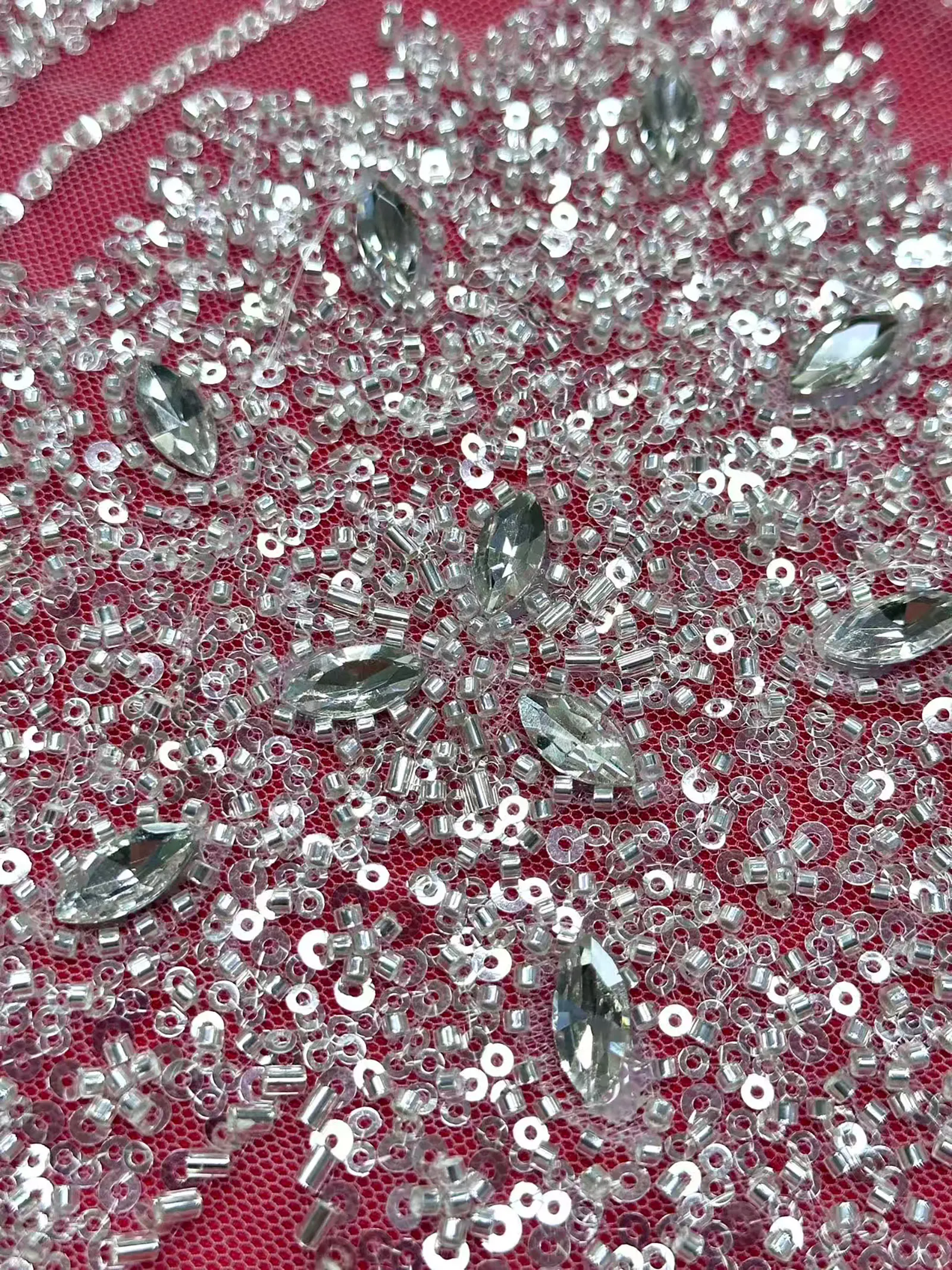 5 Yards rosa modischer nigerianischer Perlen-Stein-Tüll-Spitzenstoff, afrikanischer Pailletten-Netzstoff zum Nähen von Brautkleidern – Detail 11