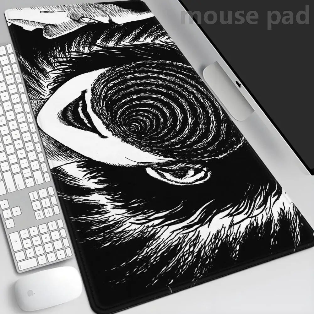 

Black and white Mouse Pad Cute HD branco Desk Pad Extended Gaming Keyboard Mats Large XXL Gamer Collage Horror Anime Mousepad