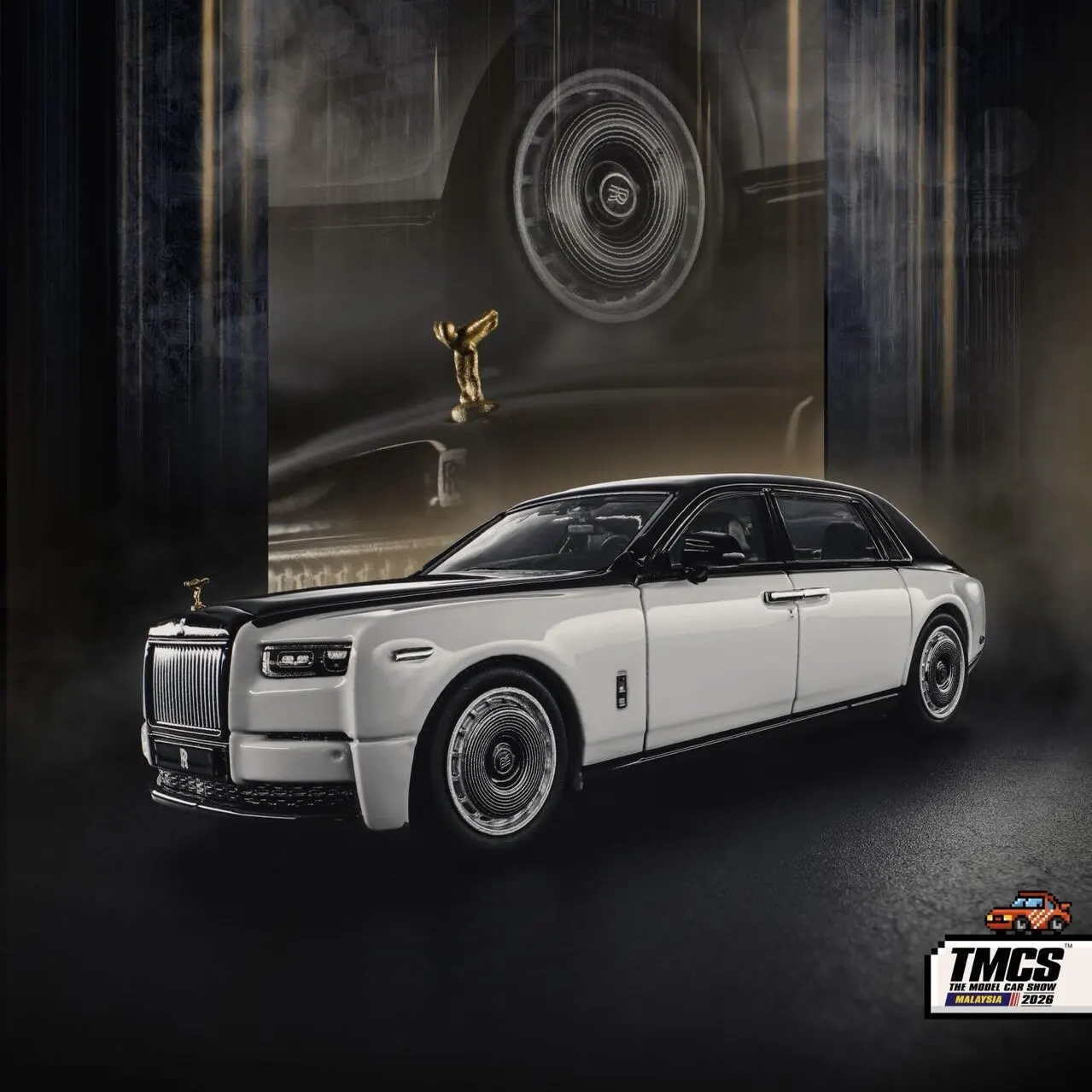 Exhibition Features BANANA 1/64 Alloy Rolls-Royce Phantom Replica Car Model Figurine as a Collectible and Adult Decorative Item