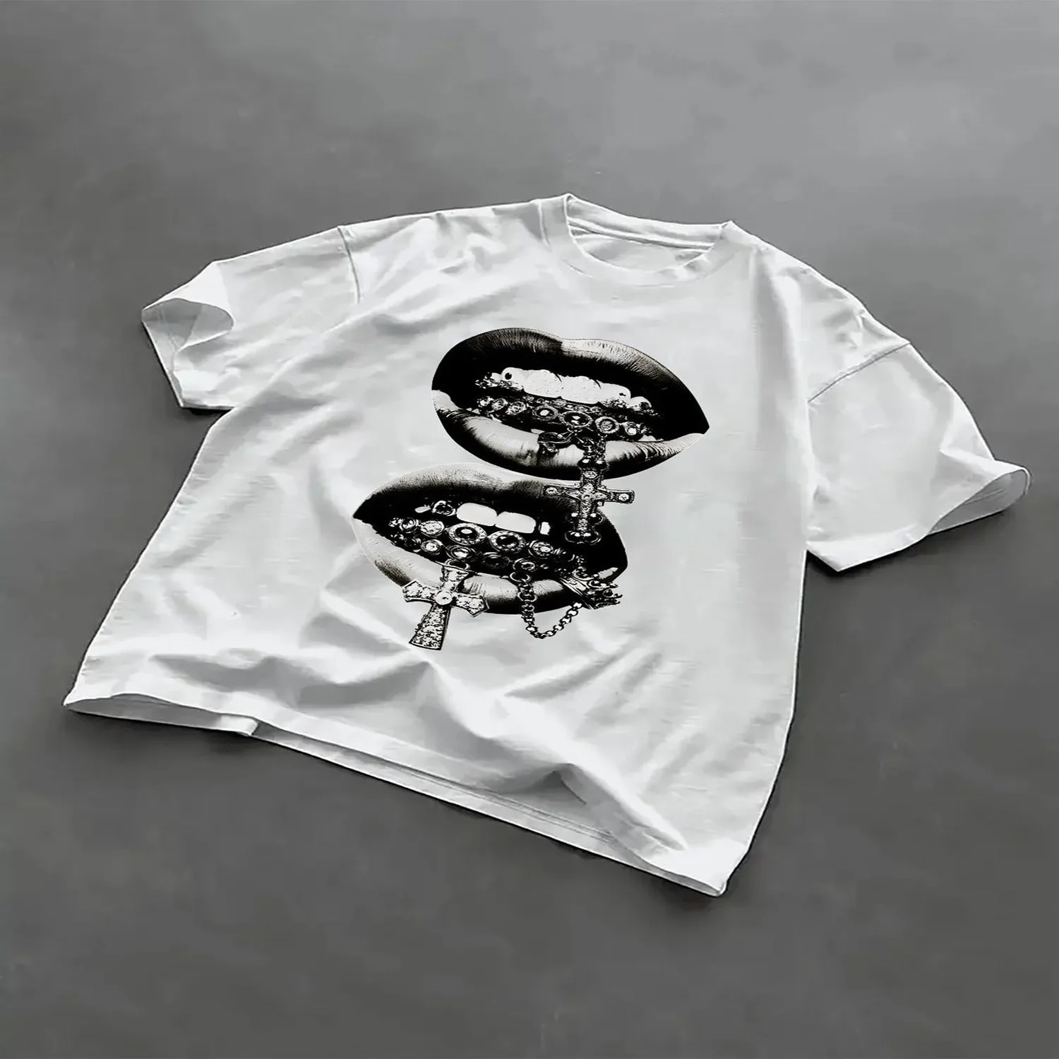 1pc Short-Sleeve T-Shirt - Dark Cool Style Boys' Top with Lip Print The Lip Print Exudes a Dark And Edgy Vibe The Easy Round Neck Design Is Neat And Versatile Men Graphic Tee, Weekend Casual Top
