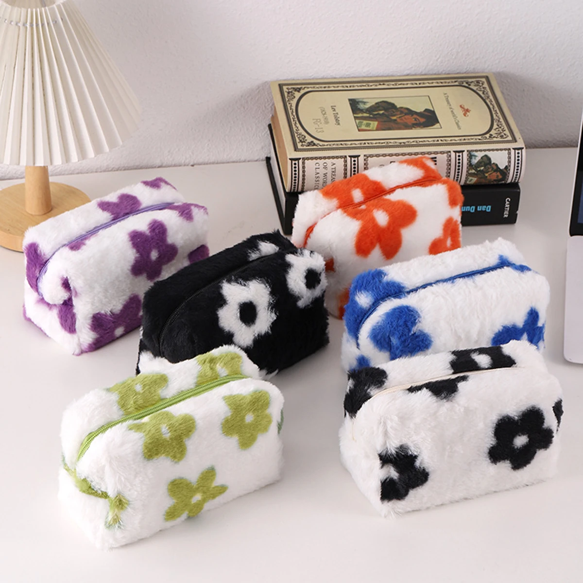 1PC Floral Pattern Plush Makeup Bag, Soft Material, Portable Daily Item Cosmetics and Makeup Brush Storage Bag