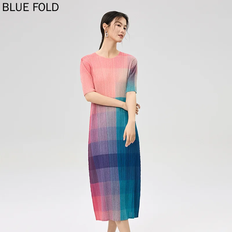 

MIYAKE PLEATS Vestido Summer New Round Neck Plaid Printed Pleated Dress Loose and Slim-fitting Elegant Temperament Long Dress