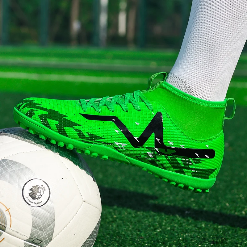 Oryginalne buty piłkarskie na murawę Moda męska Różowe męskie buty piłkarskie Outdoor Antypoślizgowe wysokie trampki do futsalu Man botas de futbol