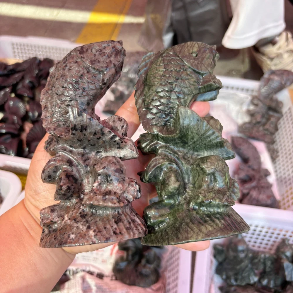 Natural Yooperlite Green Jade Leaping Carp Koi Fish Statue Gemstone Fish Sculpture Feng Shui Home Desktop Decorative Ornament
