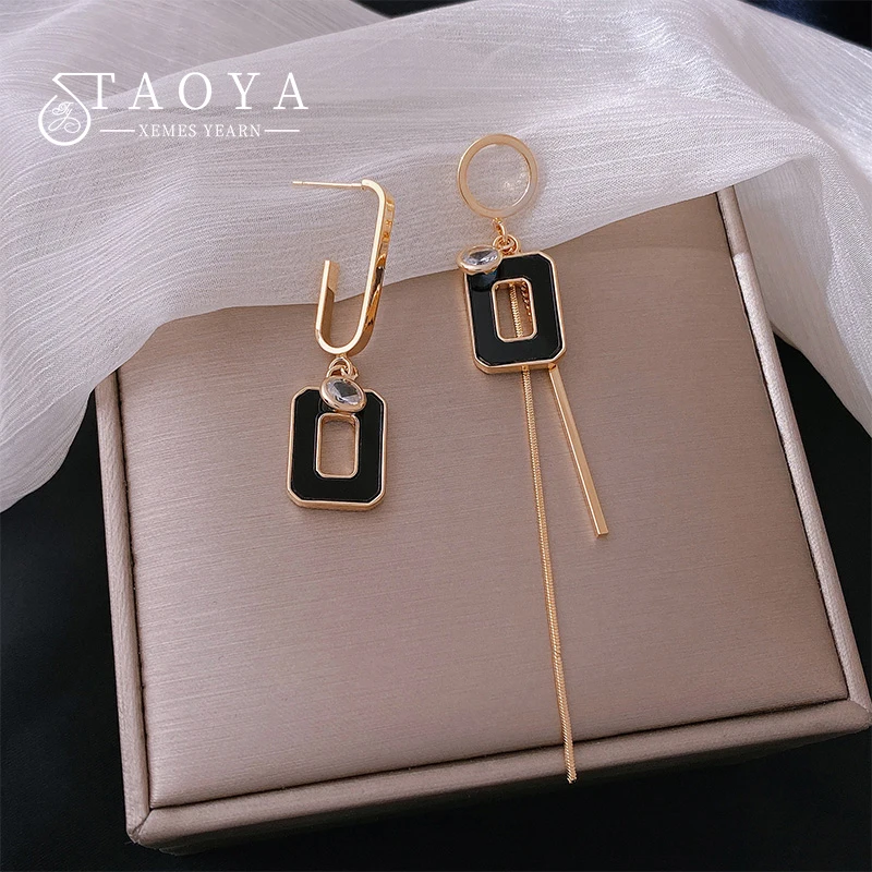 2023 New Design Asymmetric Geometric Black Square Pendant Metal Long Earrings Fashion Classic Jewelry For Party Woman‘s Earrings