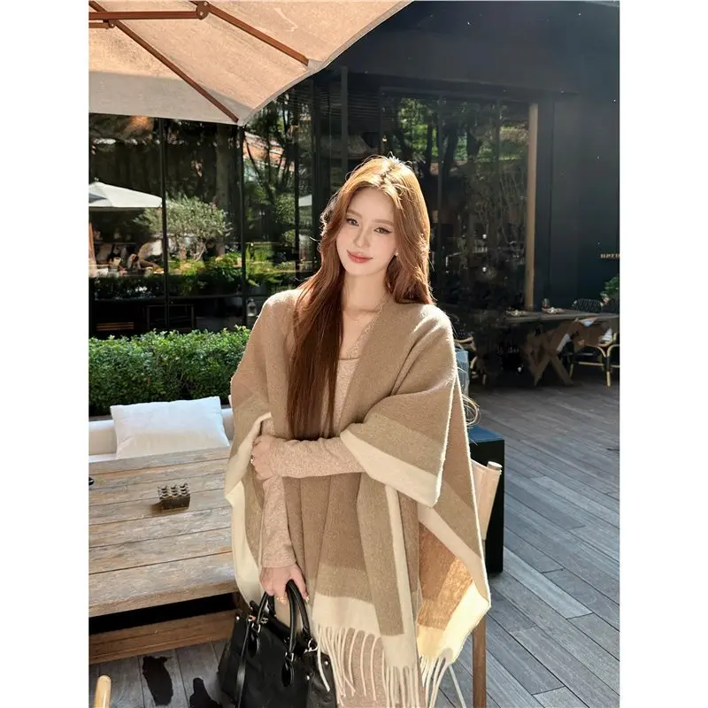 

2026 Spring High end Color Contrasting Shawl Women's Outdoor Travel Scarf Thickened Wearing Cloak Cloak