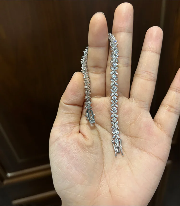 Luxury Solid Platinum PT950 Full Diamond Moissanite Diamond Lucky Grass Bracelet Ins Niche Design Flower Bracelet for Women