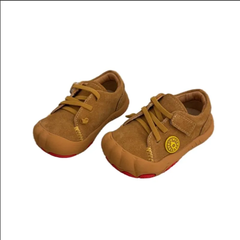 

Детские кроссовки. Детская модная дизайнерская белая нескользящая повседневная обувь. Дышащие кроссовки для мальчиков и девочек. Уличная обувь для малышей.