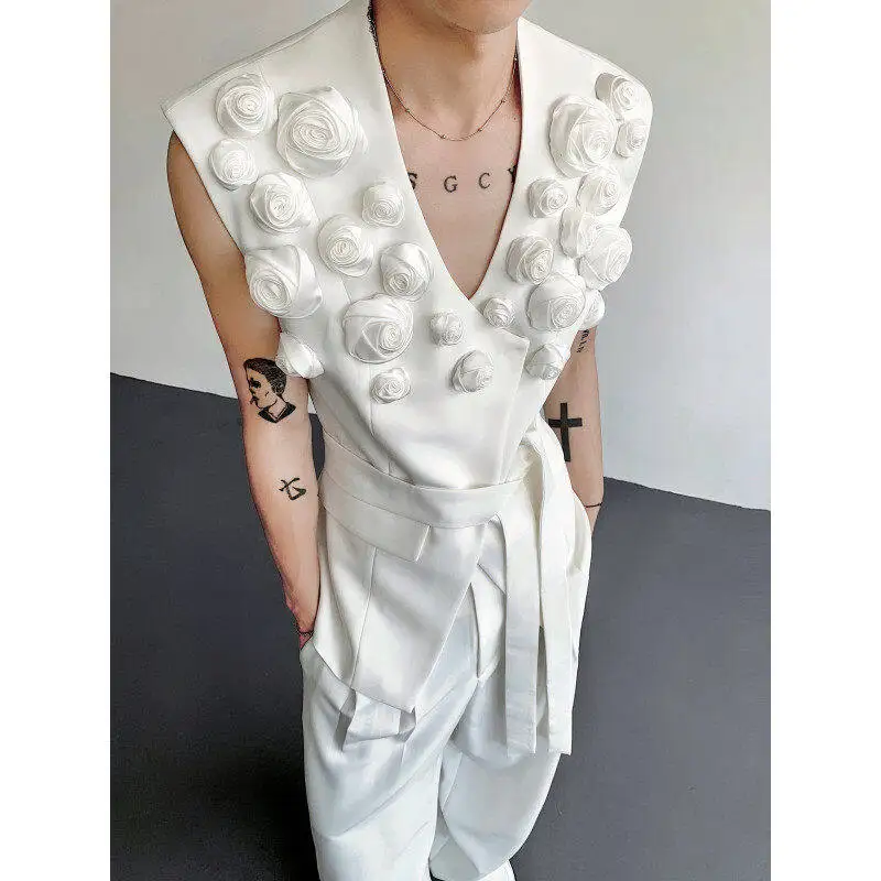 

Корейский высококачественный белый жилет с вышивкой розами для мужчин, модный городской стиль, с поясом, из полиэфирного волокна, всесезонный.