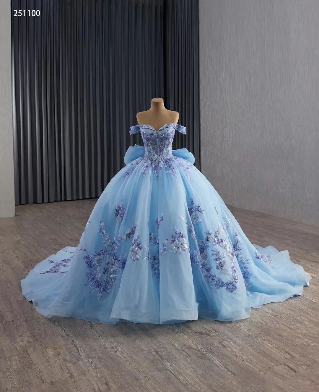 Abiti Quinceanera blu cielo Abito da ballo con spalle scoperte Applicazioni di perline Abiti messicani dolci 16 15 Anos personalizzati