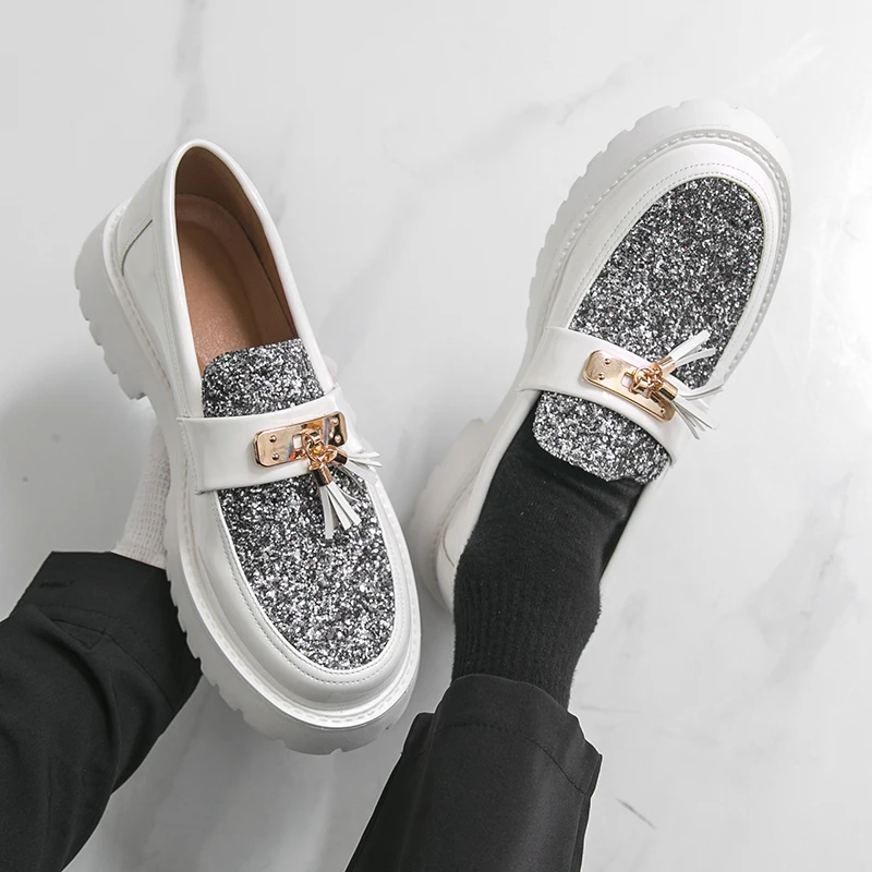 

Высококачественные мужские удобные повседневные лоферы на толстой подошве с круглым носком, в корейском стиле, с кисточками, блестящие, модные, кожаные туфли с широким носком