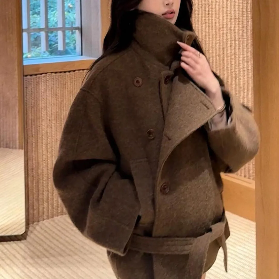 25 가을 겨울 새로운 옷깃 짧은 모직 코트 벨트가있는 목욕 가운 재킷 카멜 컬러 레트로 재킷 여성