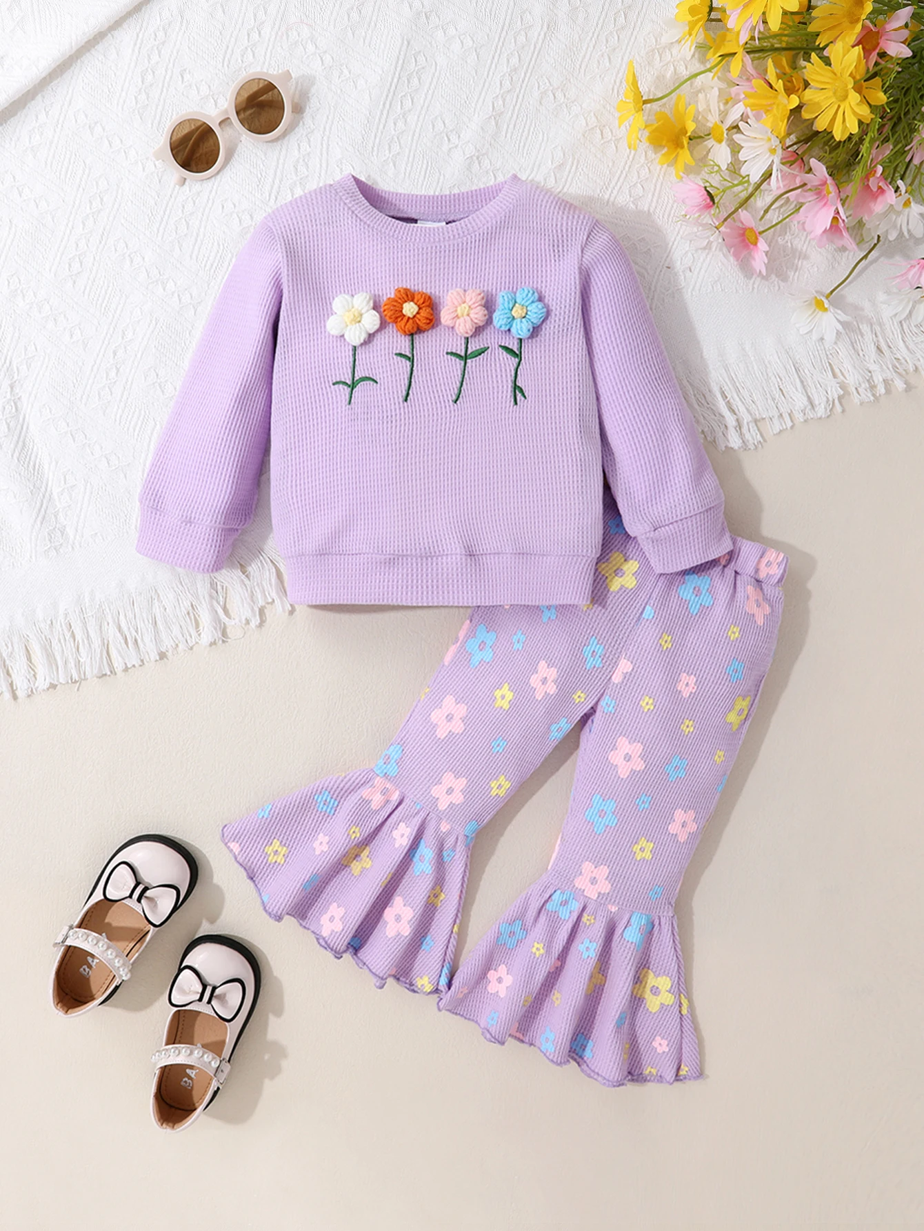 

Милый повседневный комплект из 2 предметов для маленьких девочек, расклешенные брюки с цветочным принтом и длинными рукавами, украшенные цветами ручной работы, осень/зима