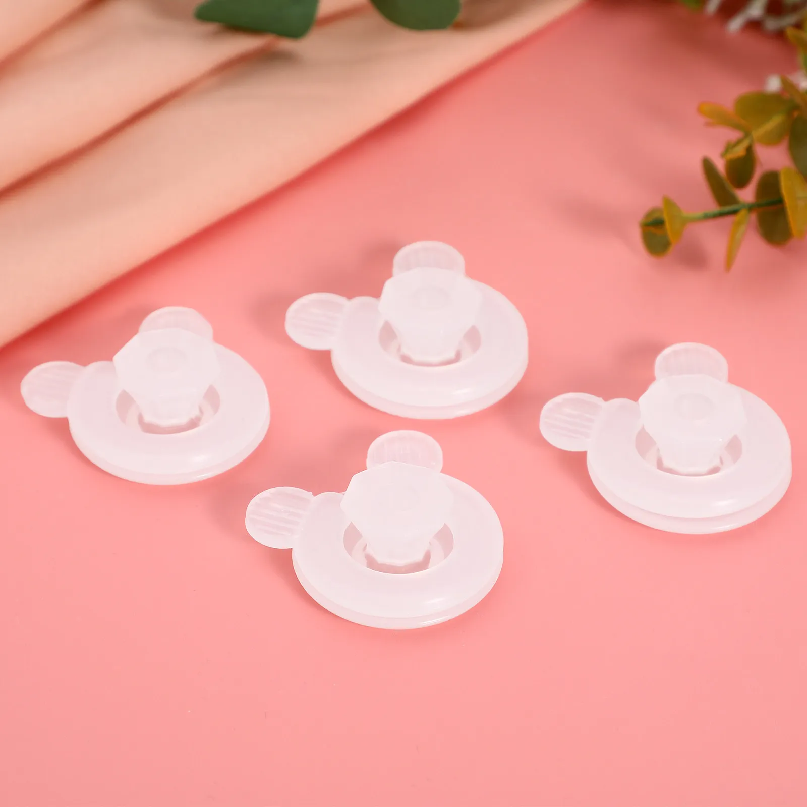 4Pcs Bed Sheet Clip Fixator Adjustable Non-Slip Grip for Mattress Pads Duvet Covers Tablecloths Slipcovers