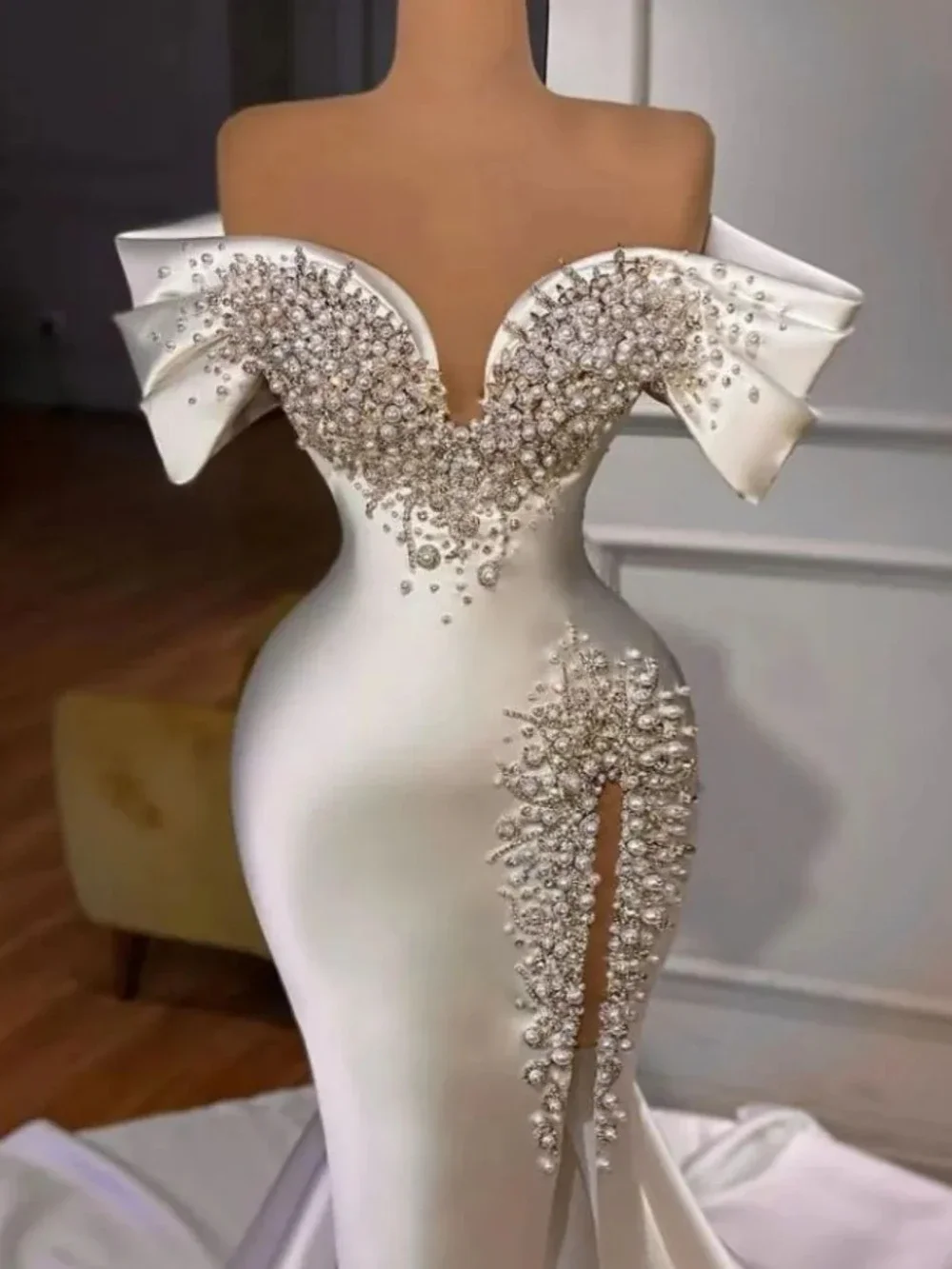 カスタマイズされたエレガンスオフショルダーブライダルドレスキラキラビーズパールウェディングドレスマーメイドロング花嫁ローブ Vestido デノビア