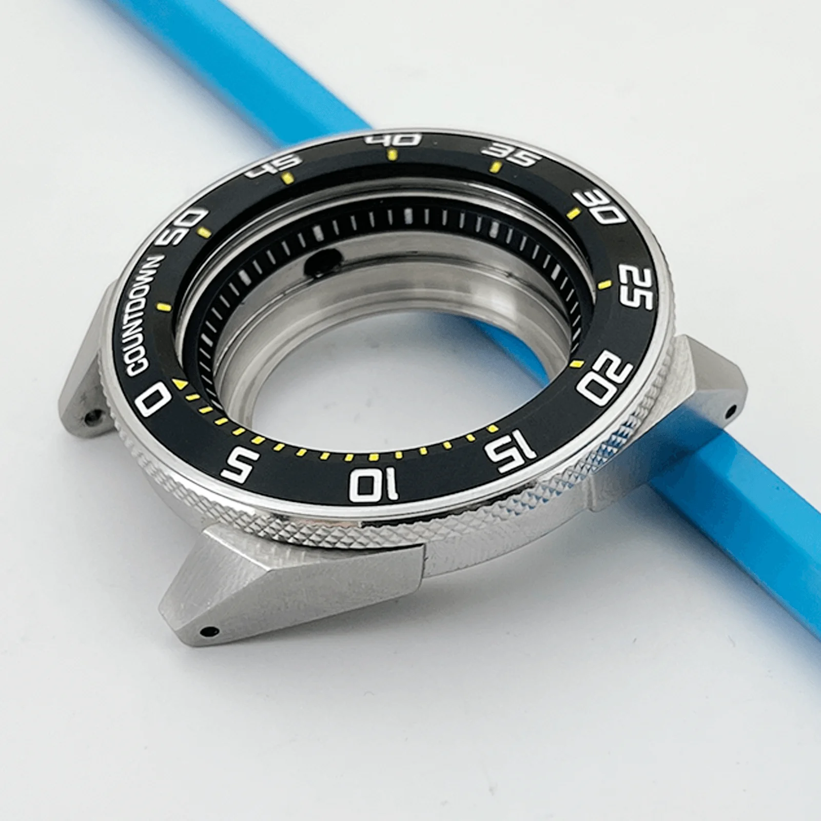 Mod Silver 44MM NH35 Custodia Samurai Cassa in vetro zaffiro Inserto in acciaio inossidabile Cinturino solido adatto per cassa dell'orologio con quadrante da 28,5 mm